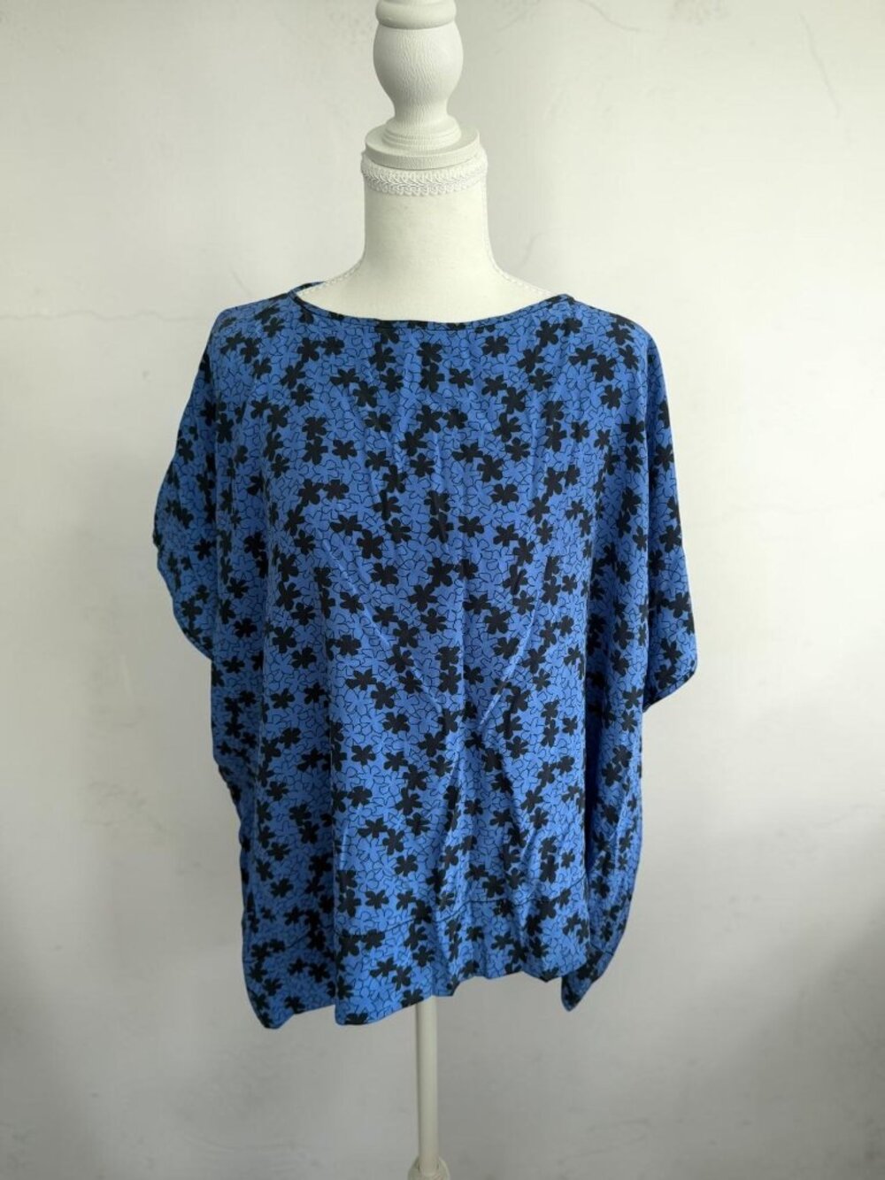DIANE VON FURSTENBERG Blue Black Batwing Top Size XS/S